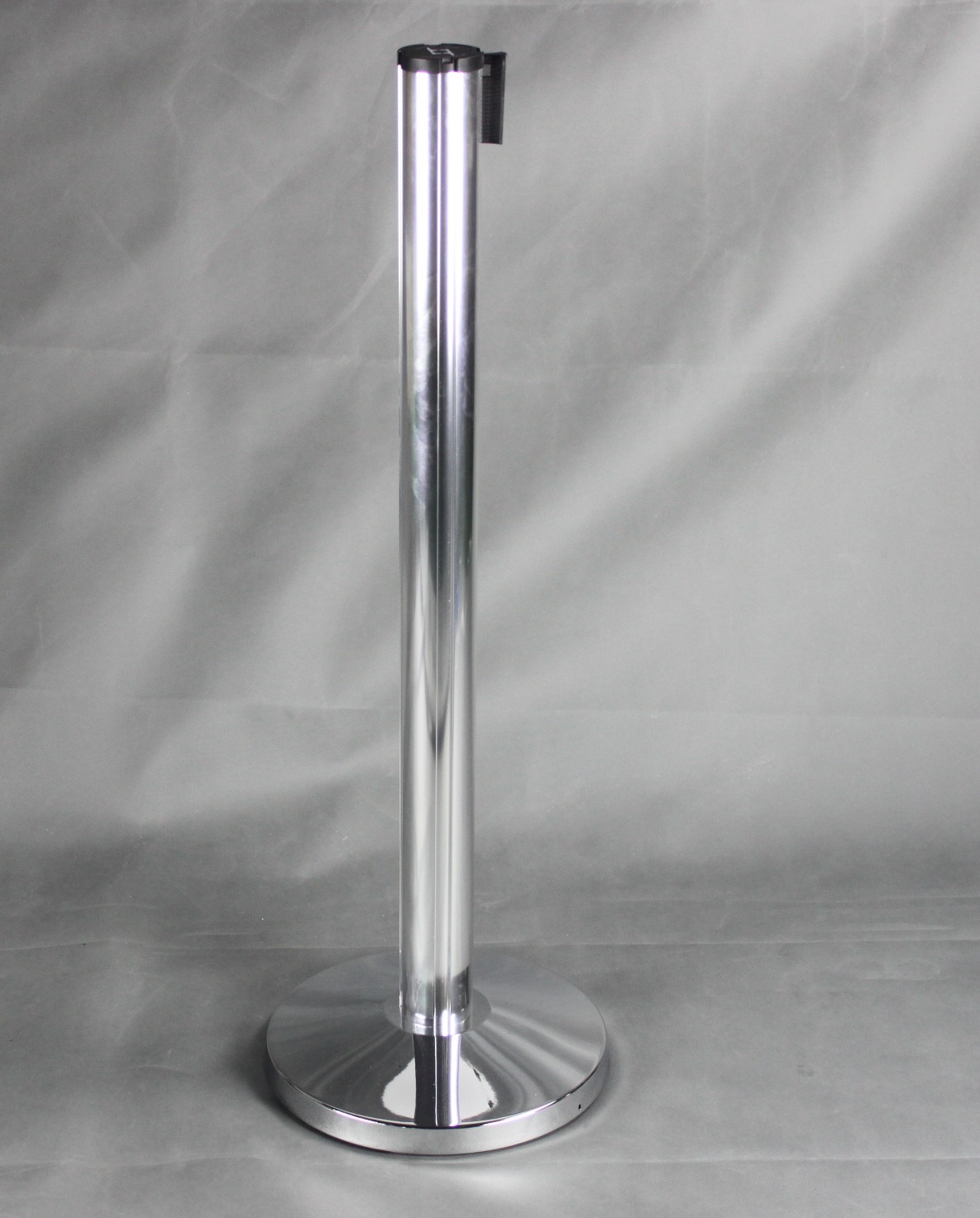 Retractable Queue Barrier